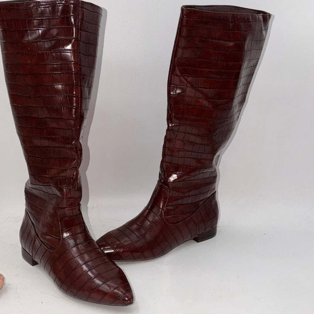 JustFab 8.5 Sienna Croc Embossed Tall Knee High Pointed Toe Flat Boots Mob Wife